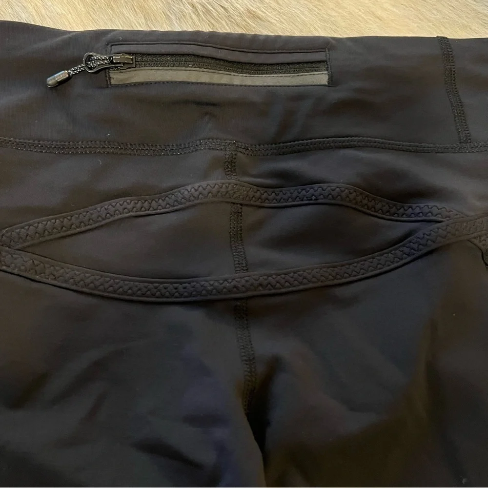 LULULEMON Black Crop Leggings Gathered Knees Reflective Strips 2 4